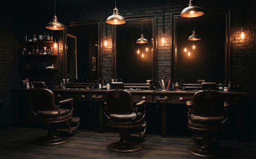 Pantulan lampu tungsten gelap di cermin barbershop klasik